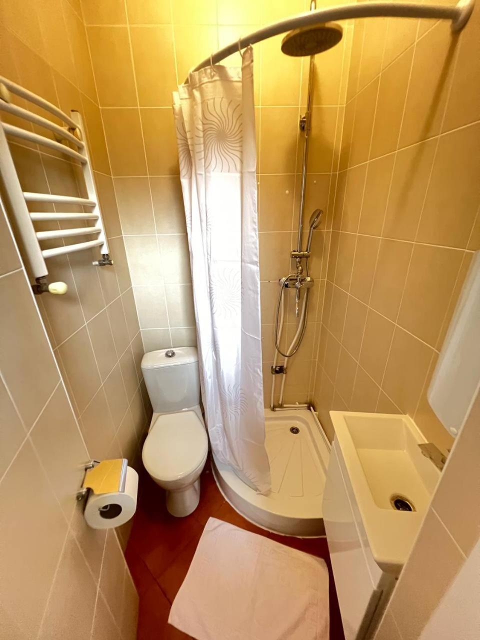 Like Hostel Chişinǎu Buitenkant foto